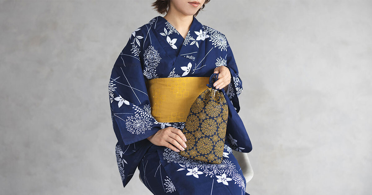 美しく、誇らしく。孔雀唐草 合切袋 | 印傳屋 | INDEN-YA